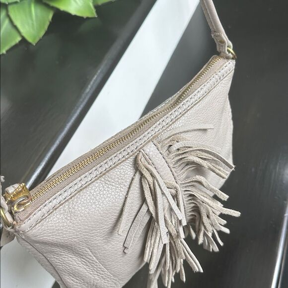 Fossil, genuine, leather Crossbody shoulder handbag purse, neutral fringe - Picture 6 of 9